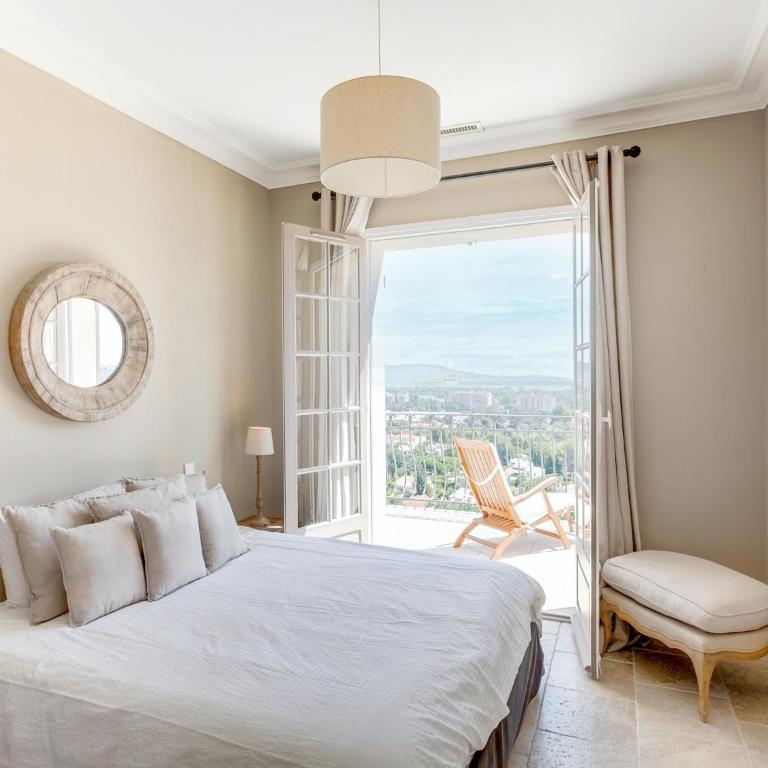 Mandelieu Villa with Rooftop - Five-Bedroom Villa - 5