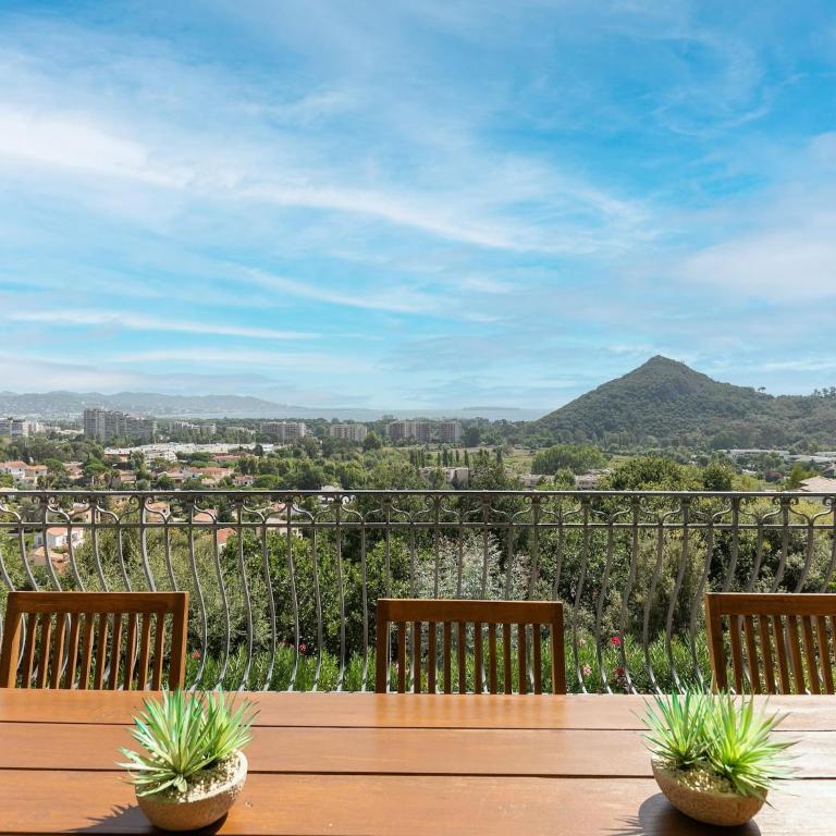 Mandelieu Villa with Rooftop - Five-Bedroom Villa - 35