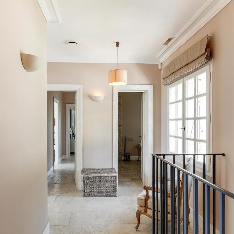 Mandelieu Villa with Rooftop - Five-Bedroom Villa - 23