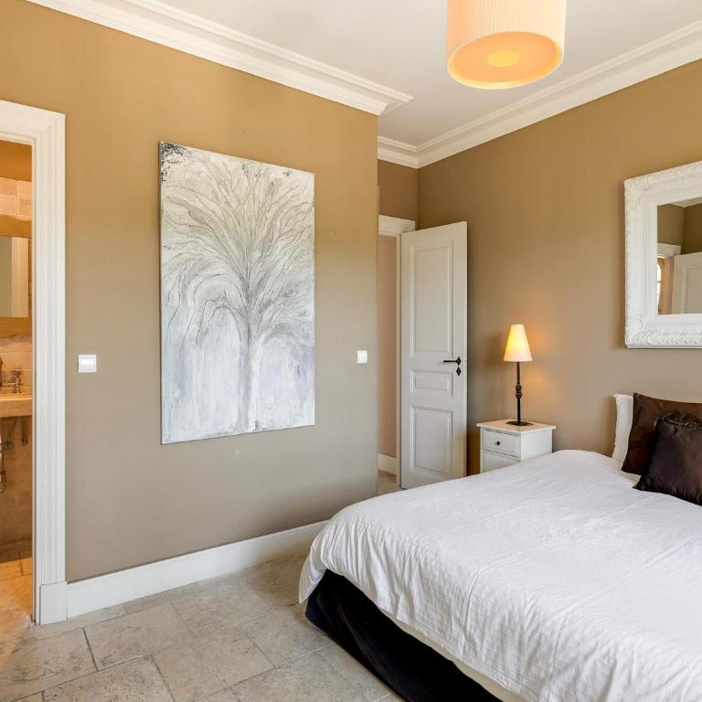 Mandelieu Villa with Rooftop - Five-Bedroom Villa - 29