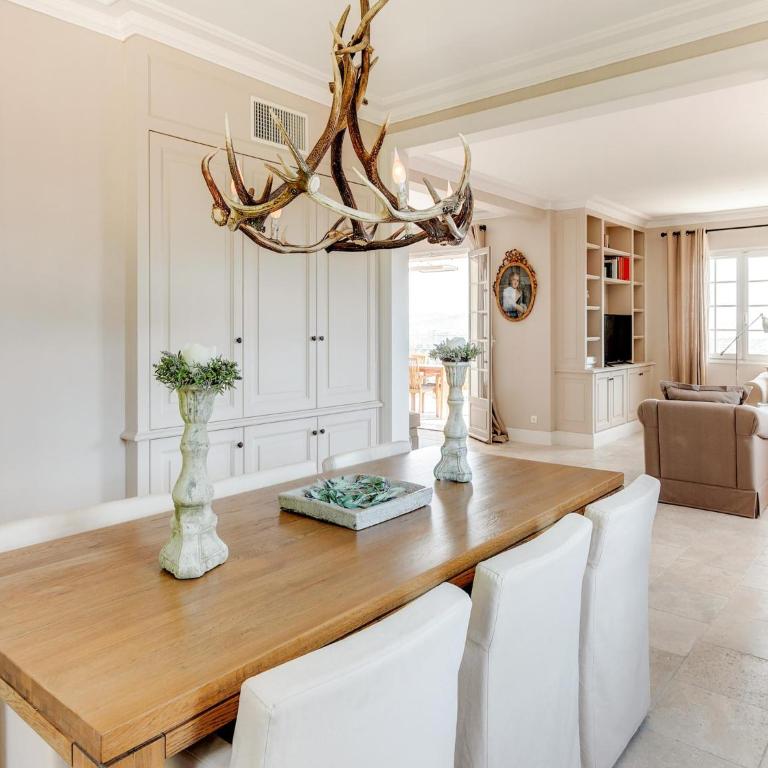 Mandelieu Villa with Rooftop - Five-Bedroom Villa - 3