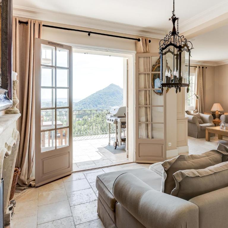 Mandelieu Villa with Rooftop - Five-Bedroom Villa - 9