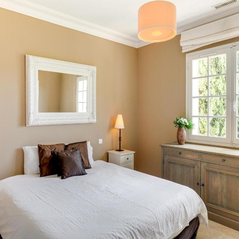 Mandelieu Villa with Rooftop - Five-Bedroom Villa - 27