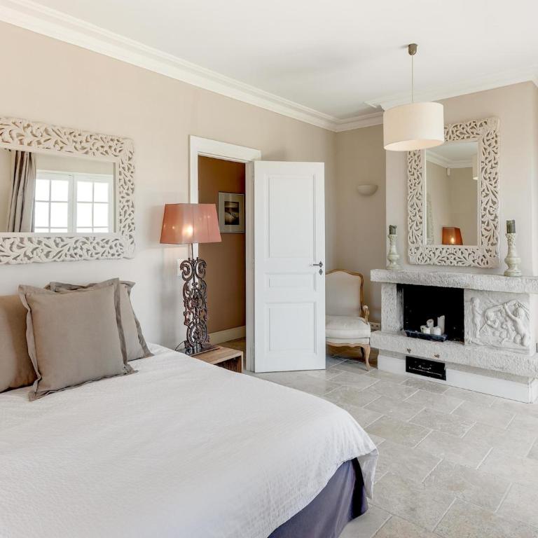 Mandelieu Villa with Rooftop - Five-Bedroom Villa - 24
