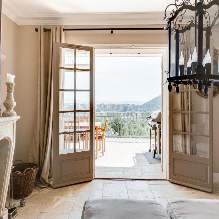 Mandelieu Villa with Rooftop - Five-Bedroom Villa - 8