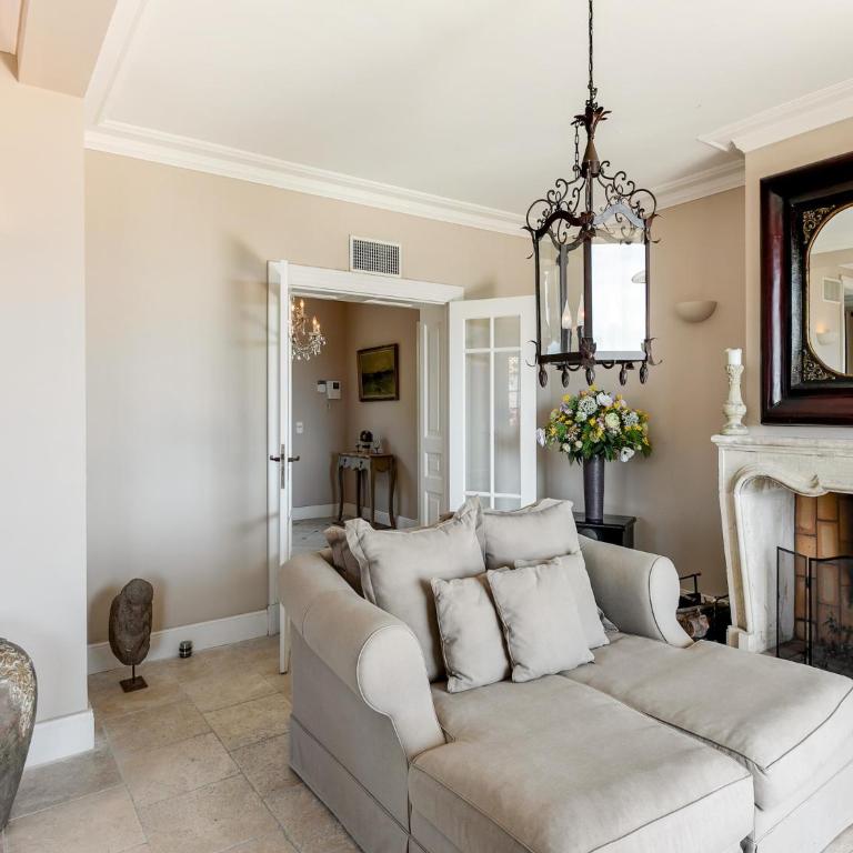 Mandelieu Villa with Rooftop - Five-Bedroom Villa - 11