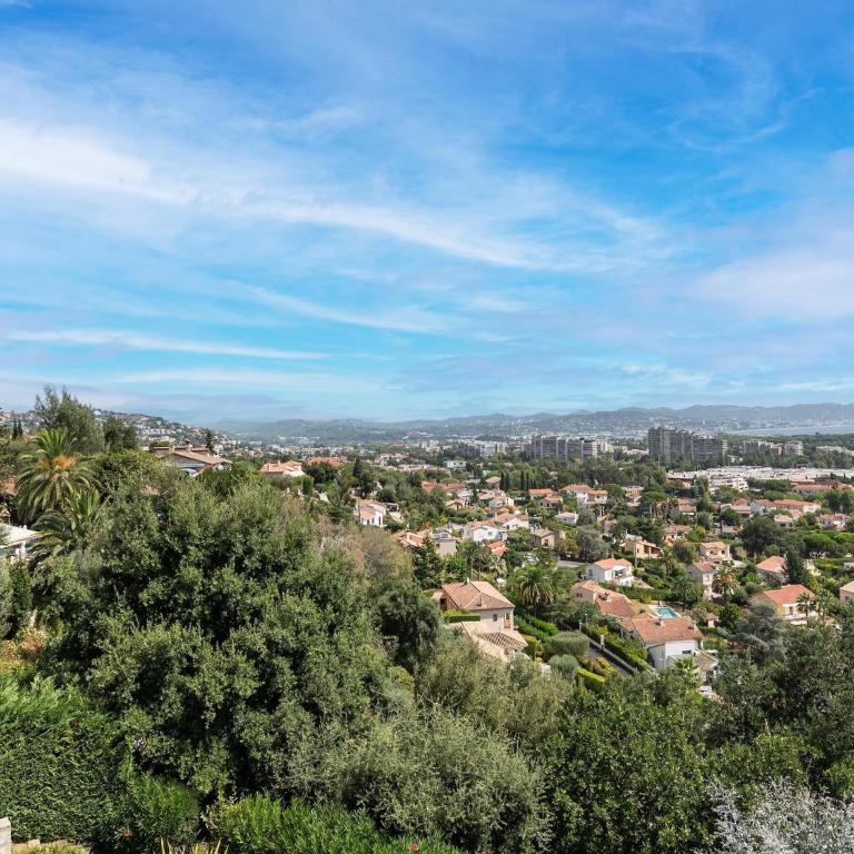 Mandelieu Villa with Rooftop - Five-Bedroom Villa - 36