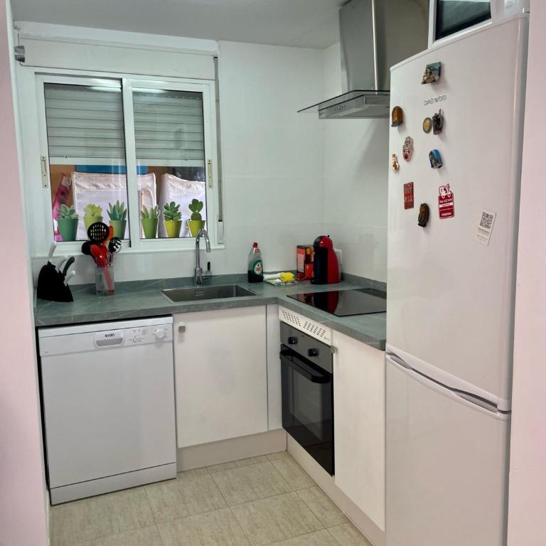 Apartamento bajo DATILER LOCDENIA - Three-Bedroom Apartment - 12