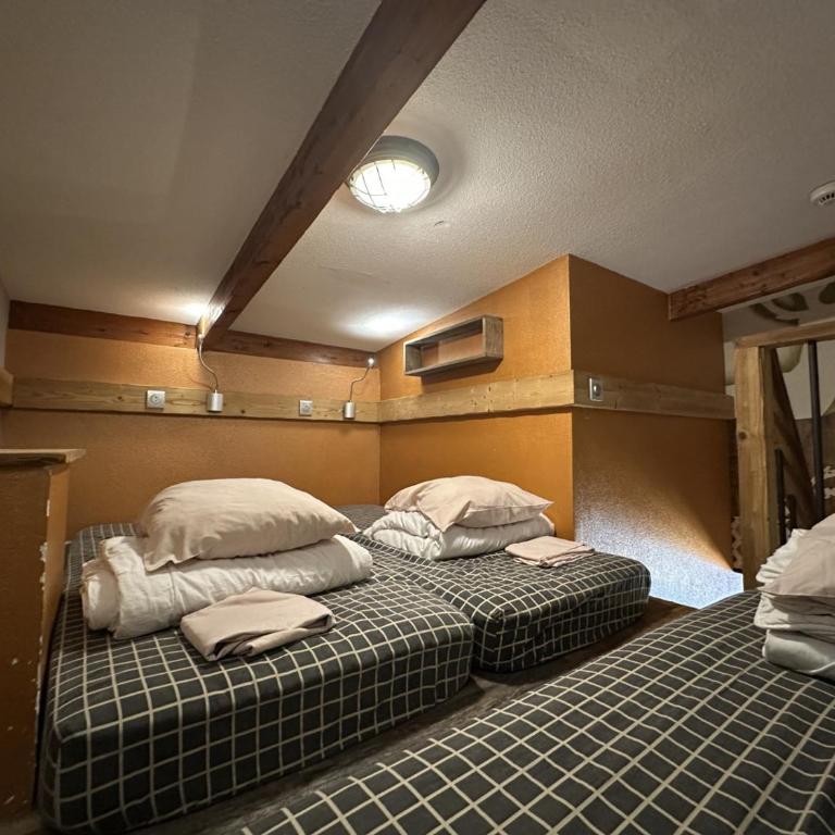 Auberge de Jeunesse HI Le Mont-Dore - Triple room with Ensuite Bathroom - 2