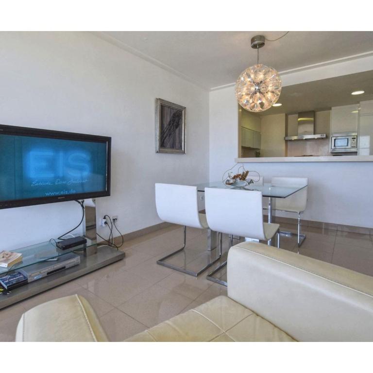 Harborfront Escape in Mallorca - Three-Bedroom Apartment - 9