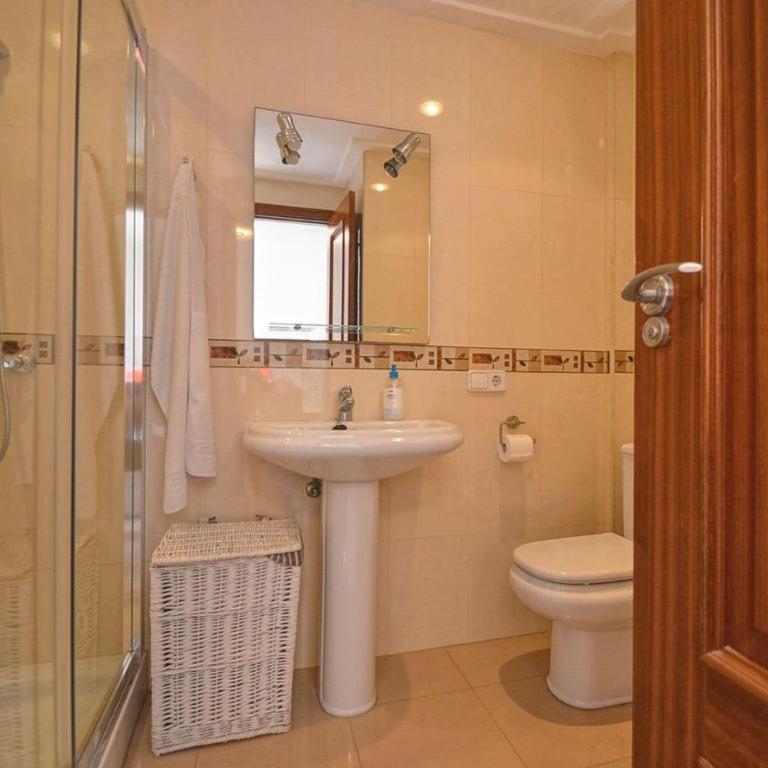Harborfront Escape in Mallorca - Three-Bedroom Apartment - 18
