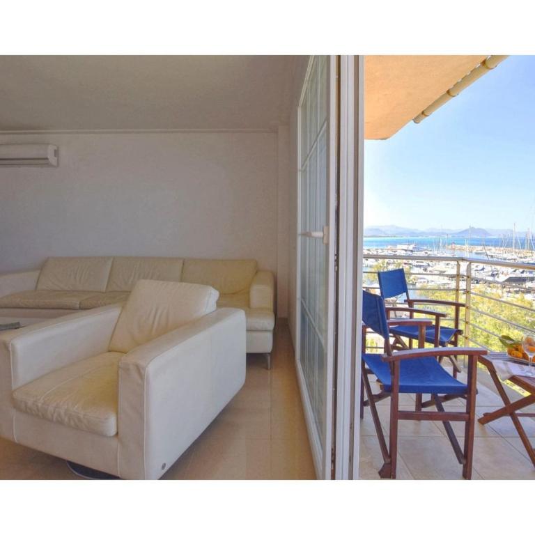 Harborfront Escape in Mallorca - Three-Bedroom Apartment - 5