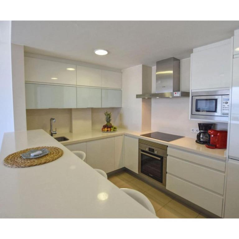 Harborfront Escape in Mallorca - Three-Bedroom Apartment - 13