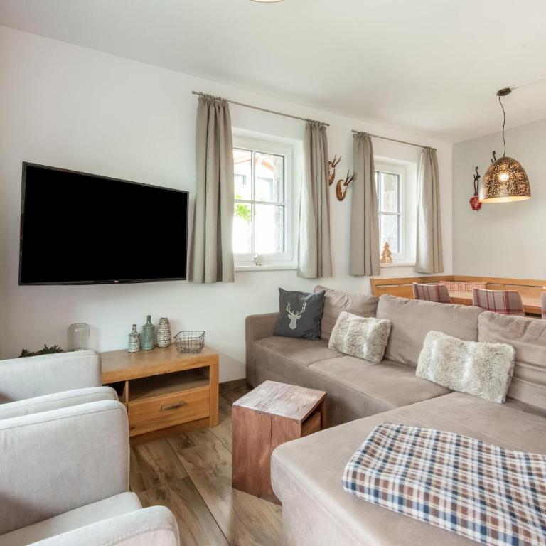 Chalet in Niedernsill near Ski Slopes - Four-Bedroom Vacation Home - 14