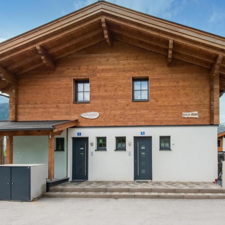 Chalet in Niedernsill near Ski Slopes - Four-Bedroom Vacation Home - 8