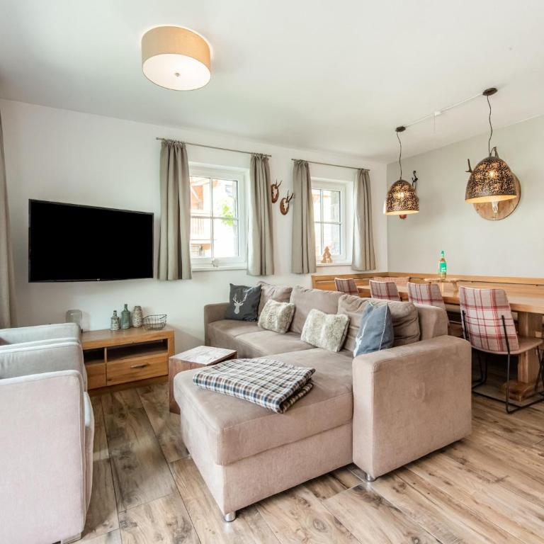 Chalet in Niedernsill near Ski Slopes - Four-Bedroom Vacation Home - 2