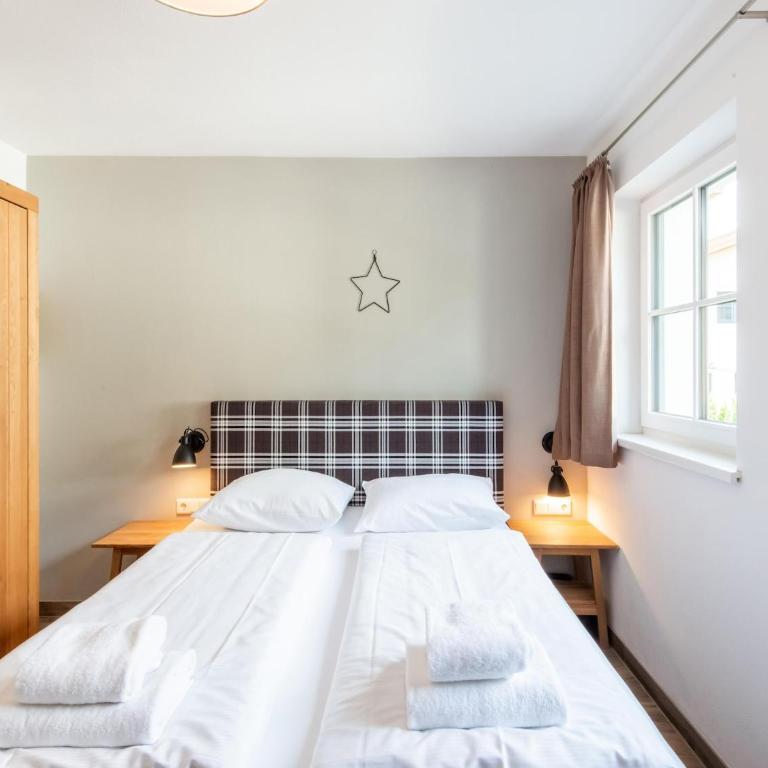 Chalet in Niedernsill near Ski Slopes - Four-Bedroom Vacation Home - 5