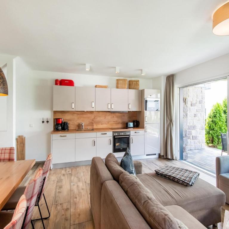 Chalet in Niedernsill near Ski Slopes - Four-Bedroom Vacation Home - 12