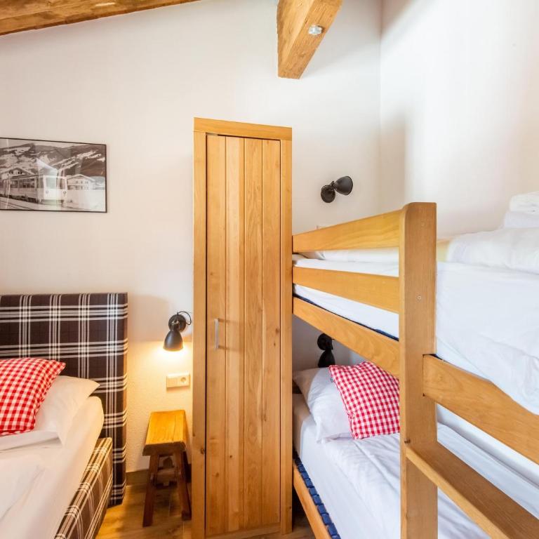 Chalet in Niedernsill near Ski Slopes - Four-Bedroom Vacation Home - 18