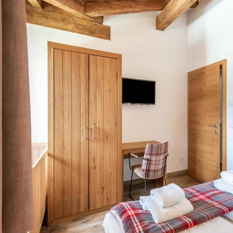 Chalet in Niedernsill near Ski Slopes - Four-Bedroom Vacation Home - 20