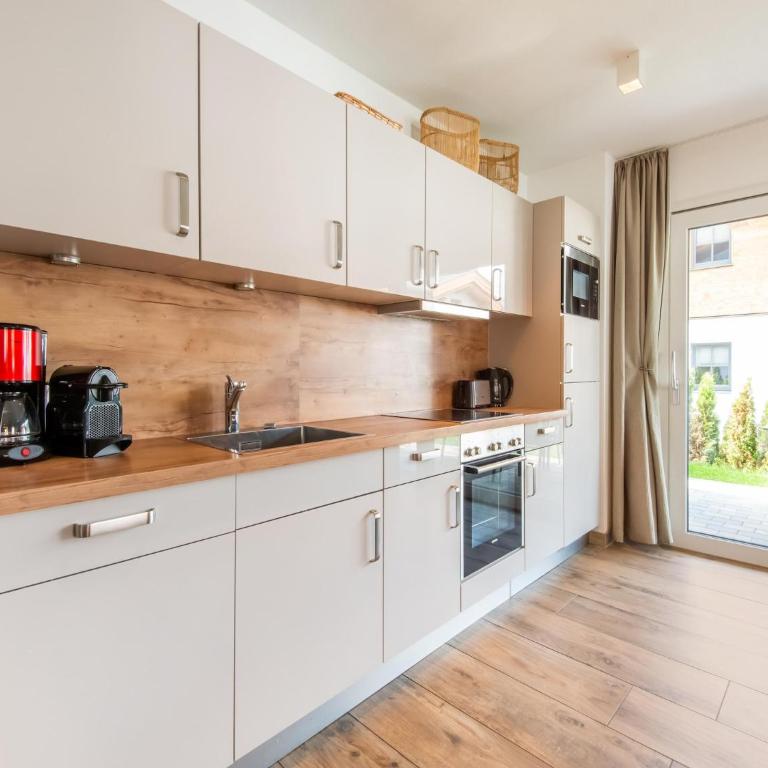 Chalet in Niedernsill near Ski Slopes - Four-Bedroom Vacation Home - 3