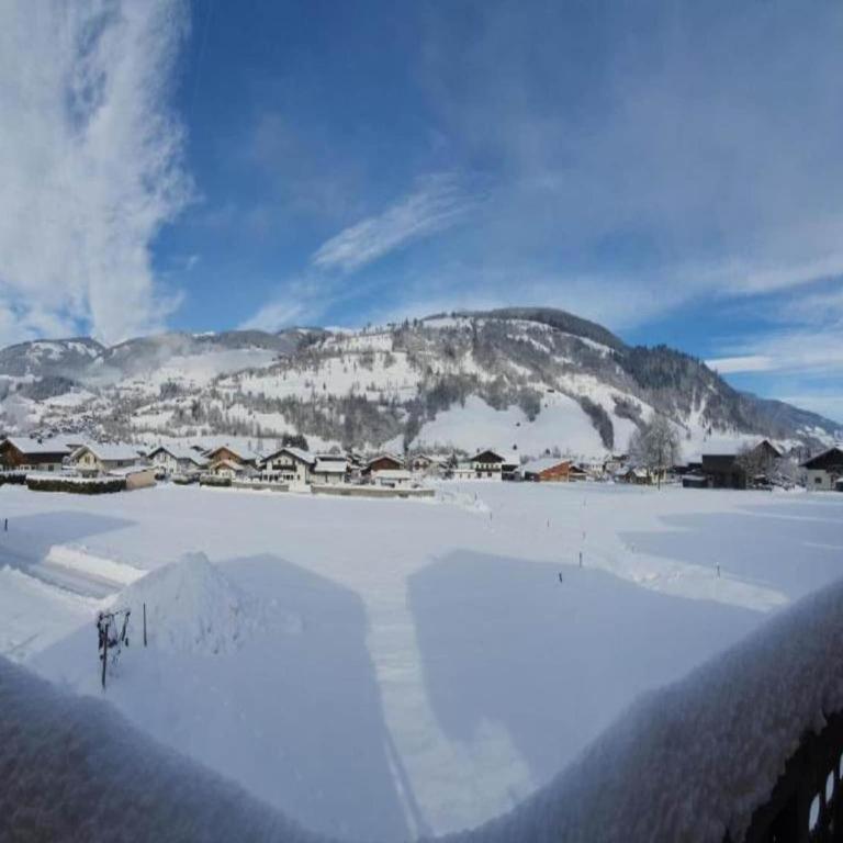 Chalet in Niedernsill near Ski Slopes - Four-Bedroom Vacation Home - 38