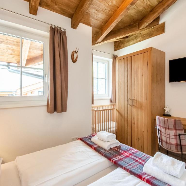 Chalet in Niedernsill near Ski Slopes - Four-Bedroom Vacation Home - 19