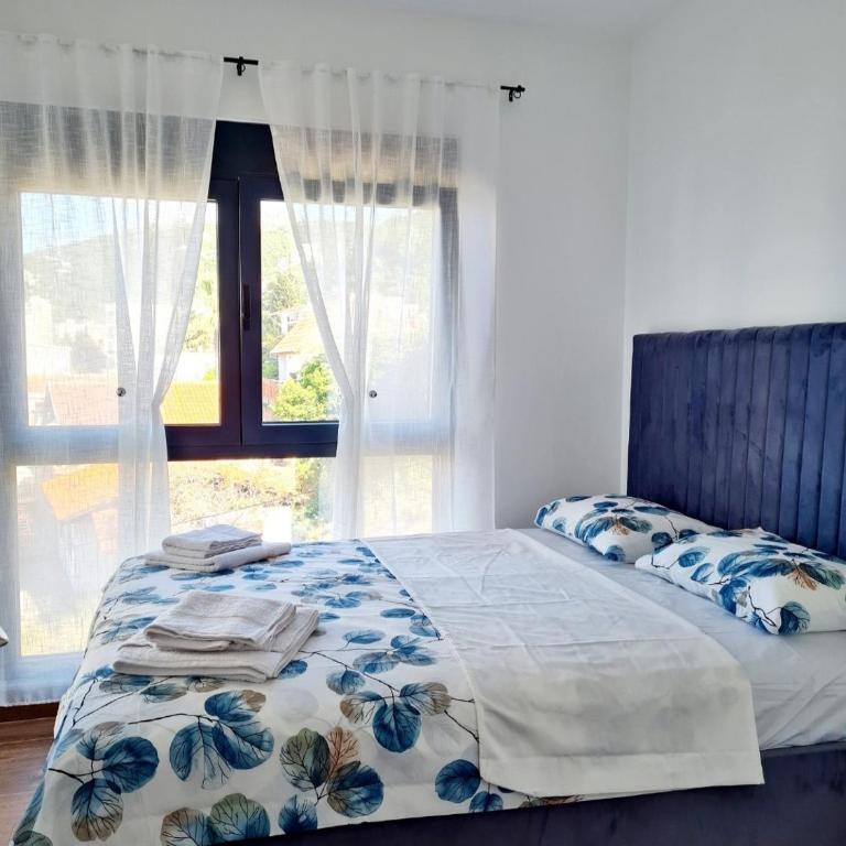 Helen Lux Apartments - One-Bedroom Apartment - 10