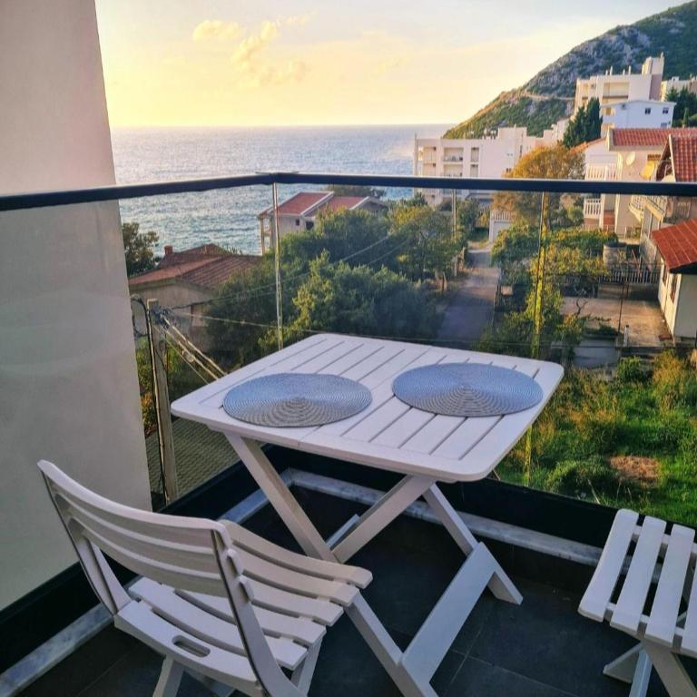 Helen Lux Apartments - One-Bedroom Apartment - 1