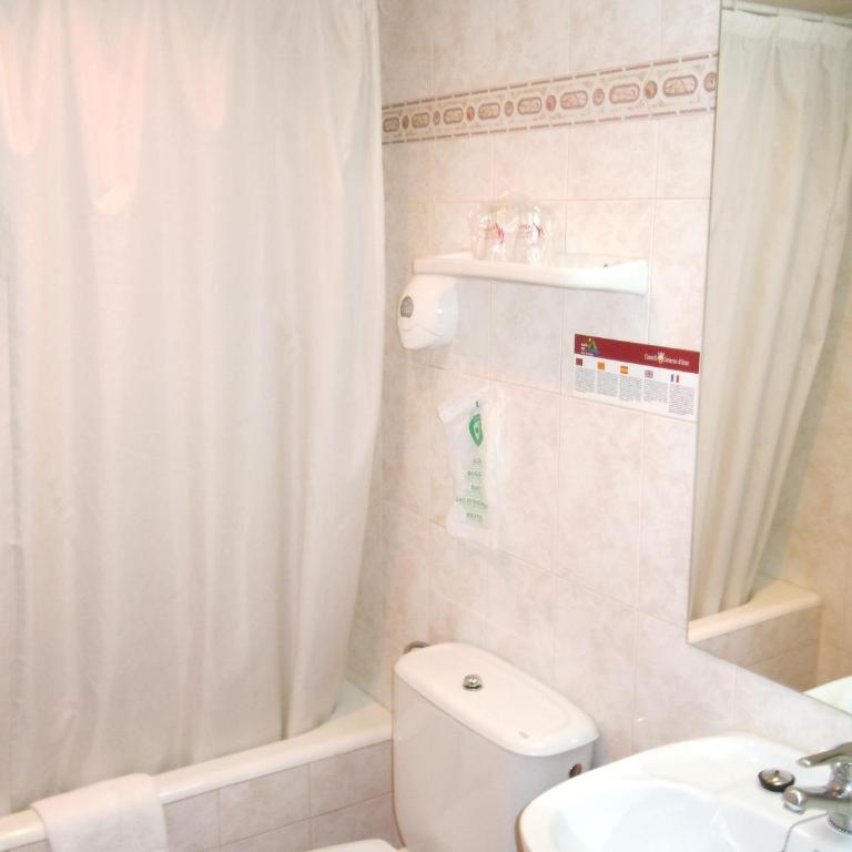 Hotel Urogallo - Habitación Doble con cama supletoria (2 adultos + 1 niño) - 2