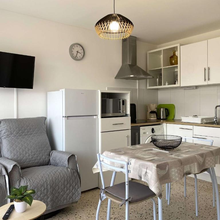 Appartement T1 avec balcon, clim, parking et wifi à Balaruc-les-Bains - FR-1-553-259 - Apartment - 2