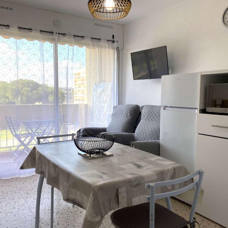 Appartement T1 avec balcon, clim, parking et wifi à Balaruc-les-Bains - FR-1-553-259 - Apartment - 3