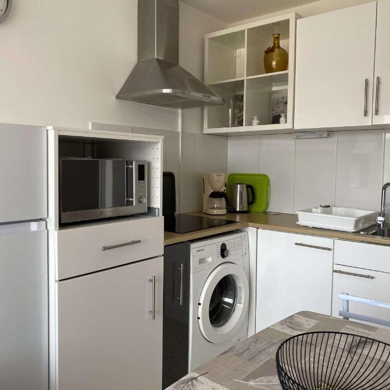Appartement T1 avec balcon, clim, parking et wifi à Balaruc-les-Bains - FR-1-553-259 - Apartment - 5