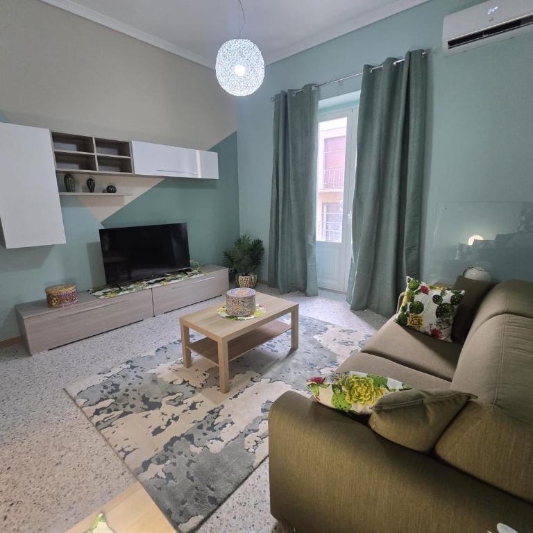 Angela's HOME - Three-Bedroom Apartment with Balcony - 19