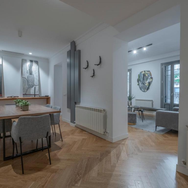 Espectacular piso en Madrid en la Milla de ORO - Three-Bedroom Apartment - 13
