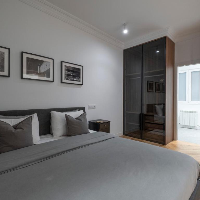 Espectacular piso en Madrid en la Milla de ORO - Three-Bedroom Apartment - 5