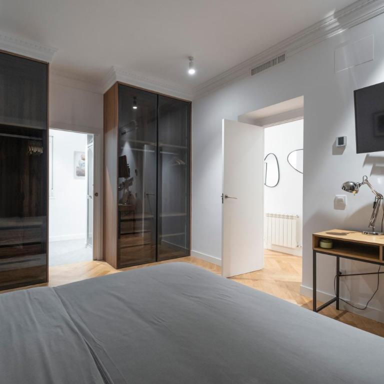 Espectacular piso en Madrid en la Milla de ORO - Three-Bedroom Apartment - 8