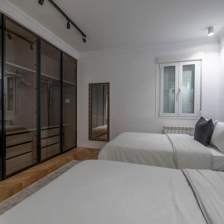 Espectacular piso en Madrid en la Milla de ORO - Three-Bedroom Apartment - 12