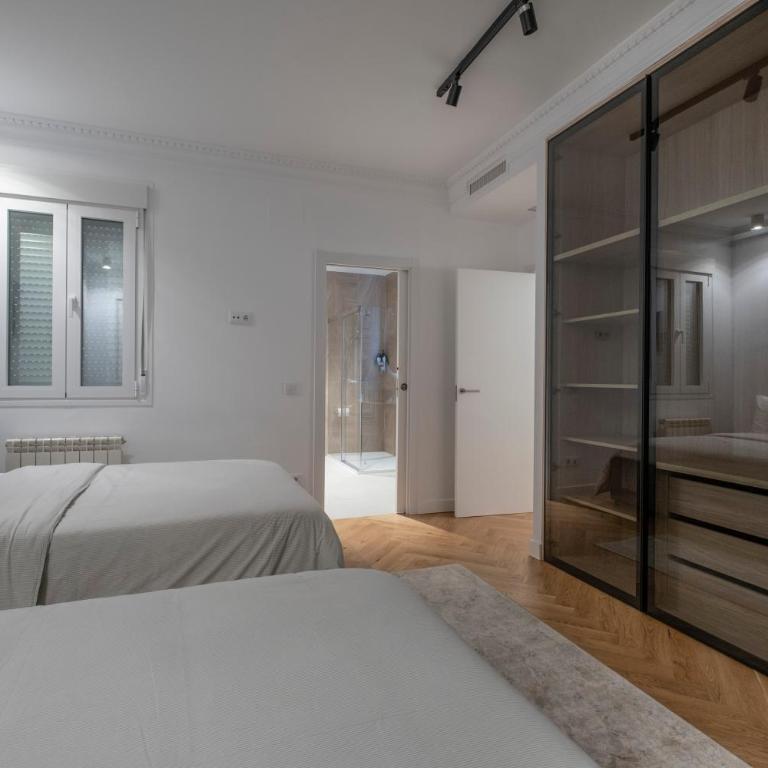 Espectacular piso en Madrid en la Milla de ORO - Three-Bedroom Apartment - 10