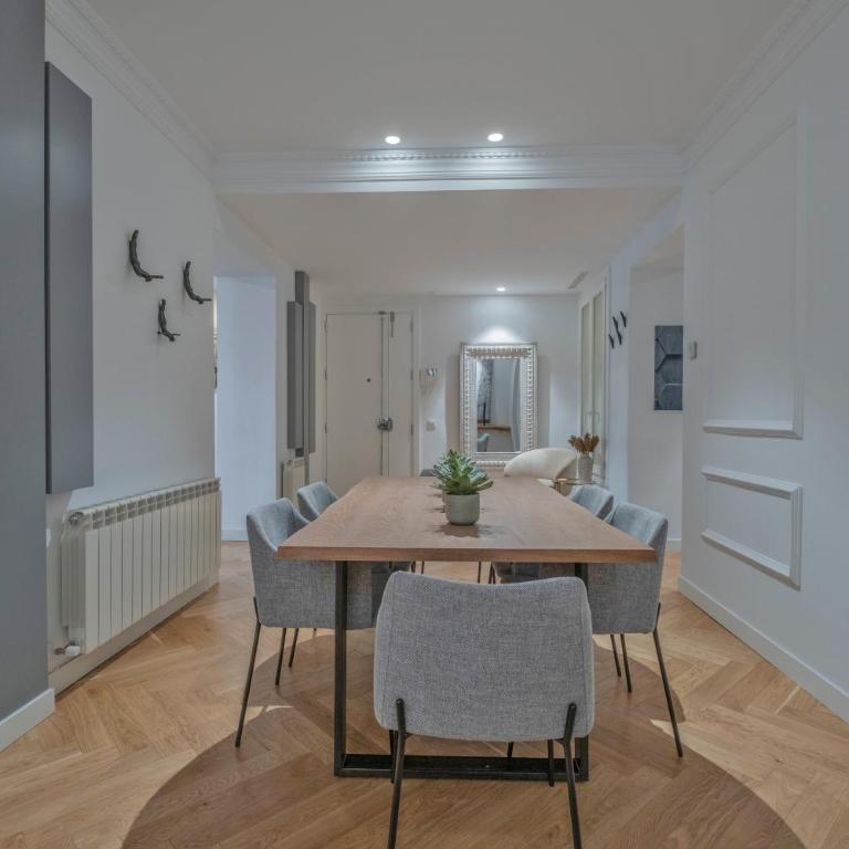 Espectacular piso en Madrid en la Milla de ORO - Three-Bedroom Apartment - 6