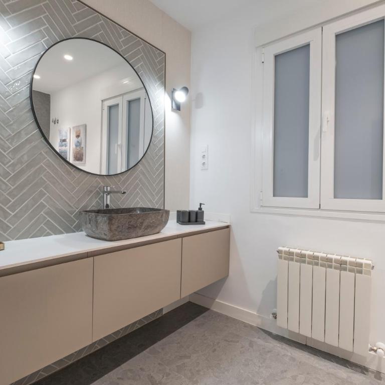 Espectacular piso en Madrid en la Milla de ORO - Three-Bedroom Apartment - 14