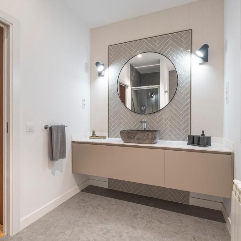 Espectacular piso en Madrid en la Milla de ORO - Three-Bedroom Apartment - 19