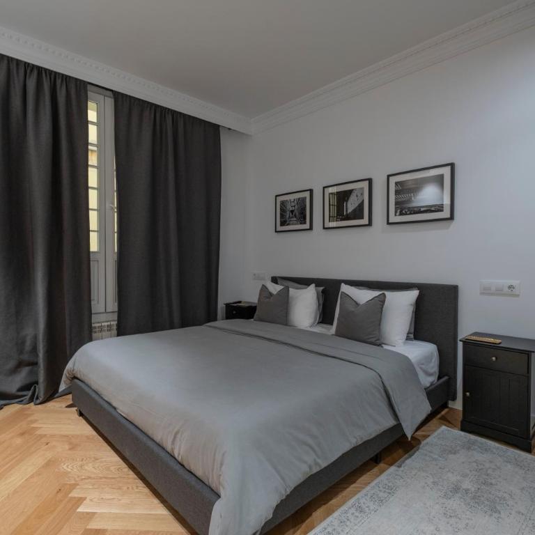 Espectacular piso en Madrid en la Milla de ORO - Three-Bedroom Apartment - 24