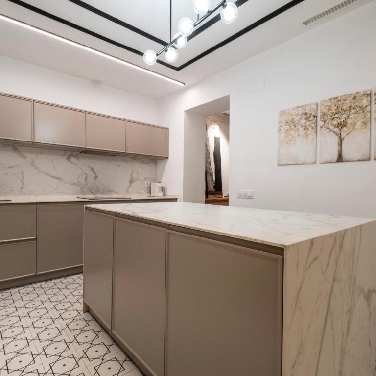 Espectacular piso en Madrid en la Milla de ORO - Three-Bedroom Apartment - 28