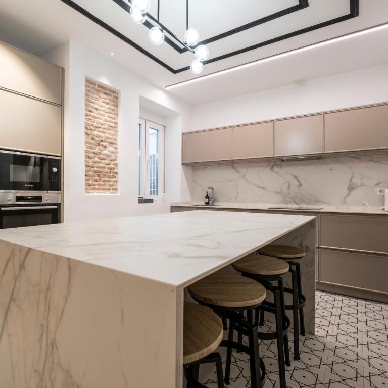 Espectacular piso en Madrid en la Milla de ORO - Three-Bedroom Apartment - 26