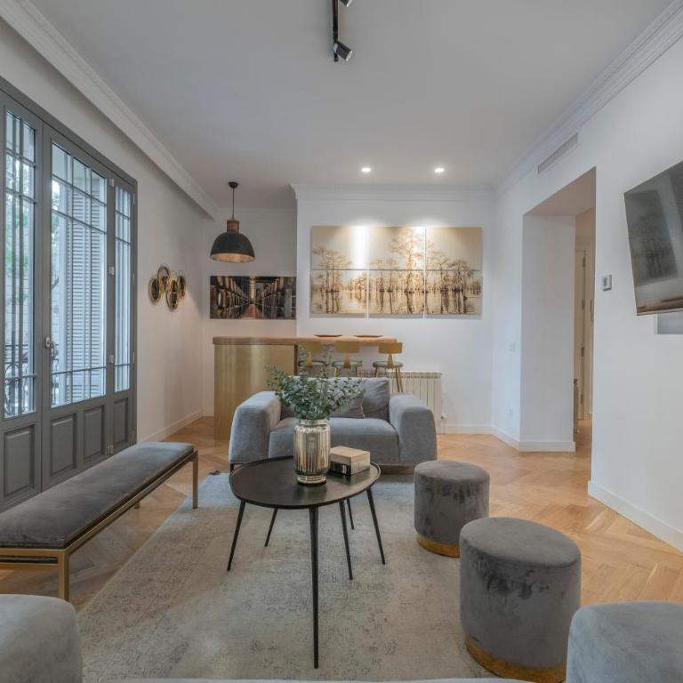 Espectacular piso en Madrid en la Milla de ORO - Three-Bedroom Apartment - 31