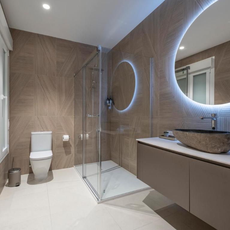 Espectacular piso en Madrid en la Milla de ORO - Three-Bedroom Apartment - 32