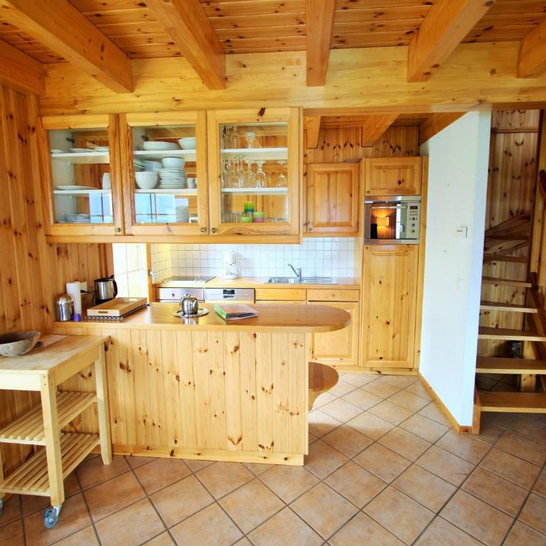 Chalet in Rhone Valley near Ski Lift - Superior Chalet - 10