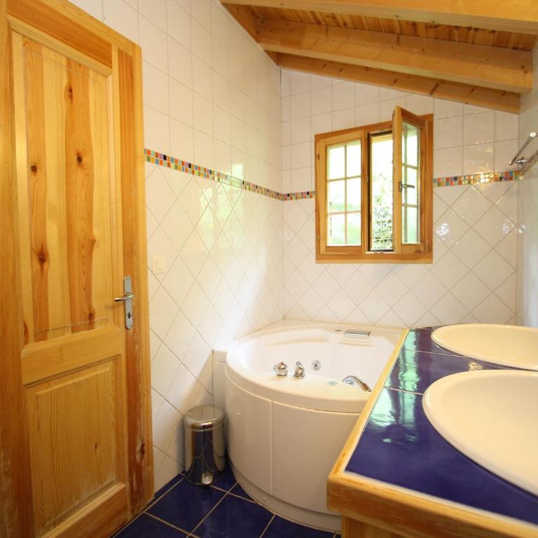 Chalet in Rhone Valley near Ski Lift - Superior Chalet - 17