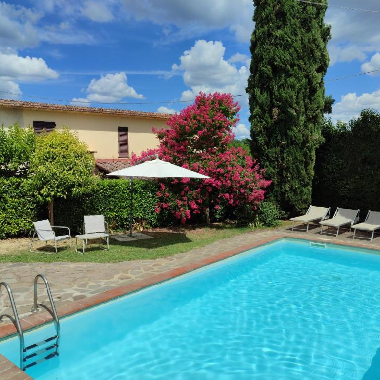 Casa Vacanze in campagna con piscina e giardino privati - Villa - 1